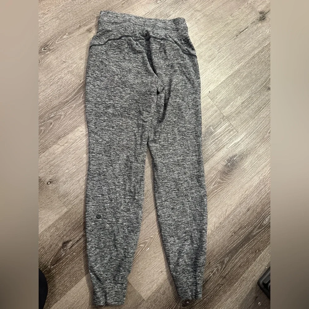 EUC Lululemon ready to Rulu fleece jogger
